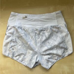 Lululemon Women’s Speed Up Lined Geometrical Athletic Shorts White Size 2